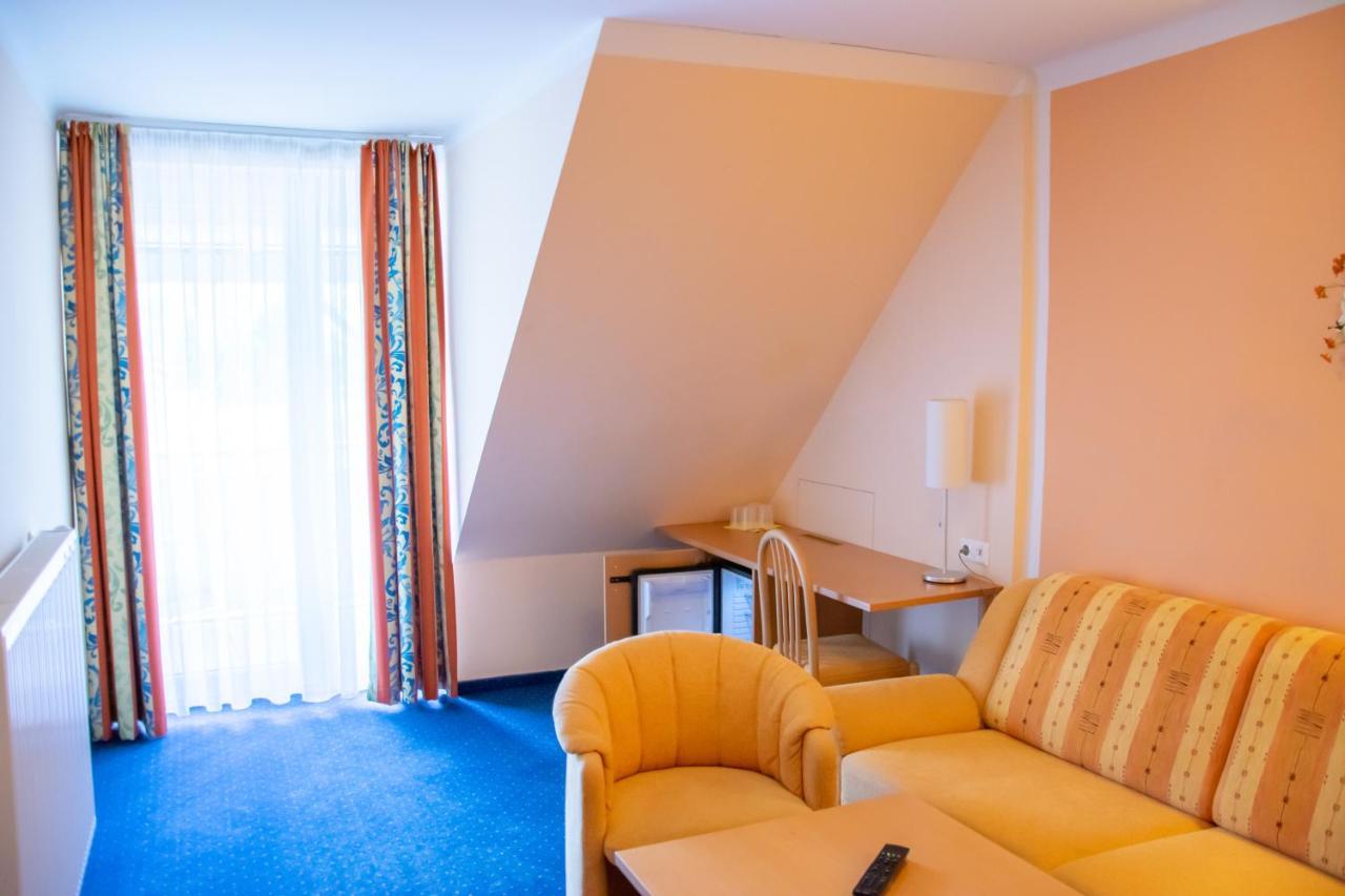 Strandhotel Burgstaller フェルト・アム・ゼー エクステリア 写真