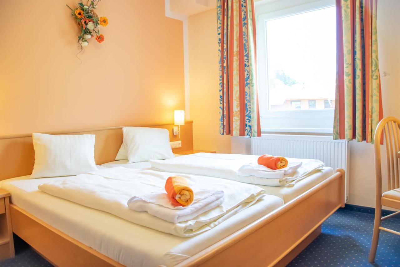 Strandhotel Burgstaller フェルト・アム・ゼー エクステリア 写真