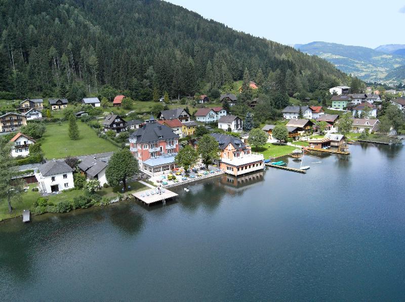 Strandhotel Burgstaller フェルト・アム・ゼー エクステリア 写真